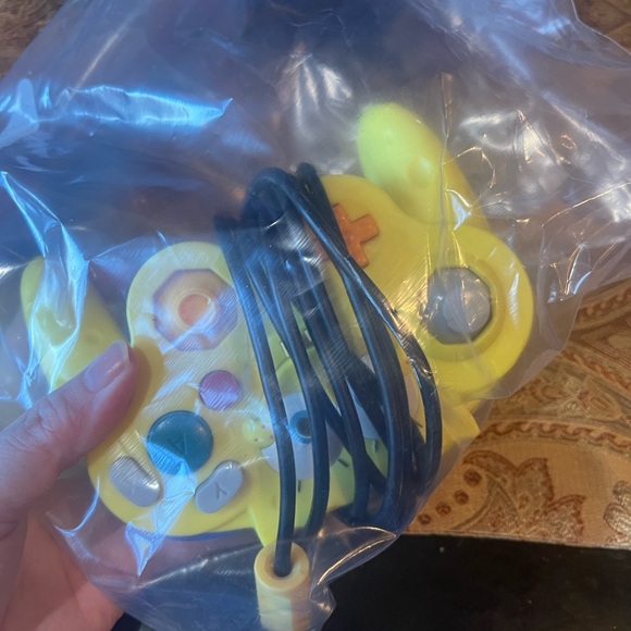 Nintendo GameCube SpongeBob SquarePants Controller – Iconic Yellow Design - Picture 3 of 3